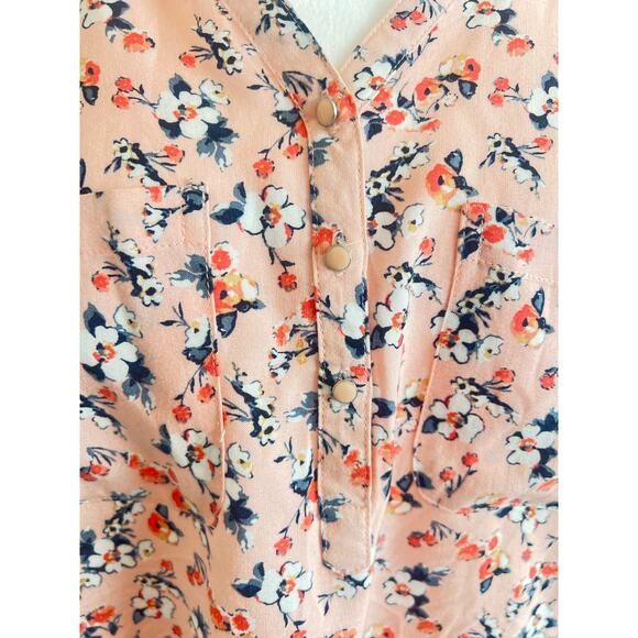 MOTHERHOOD FLORAL PATTERN V-NECK BUTTON DOWN TWO CHEST POCKETS MATERNITY BLOUSE - Picture 5 of 11